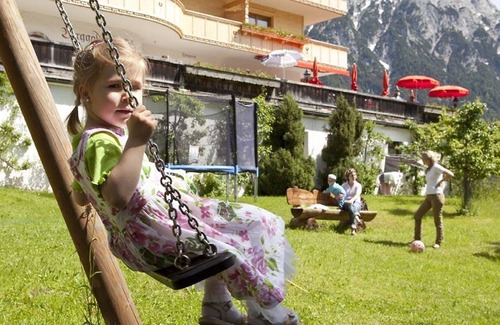 Mittenwald Apartment | "Goldenes Landl" holiday home /5 bedrooms /5x shower, toilet - Gröbl-Alm, alpine inn /hotel