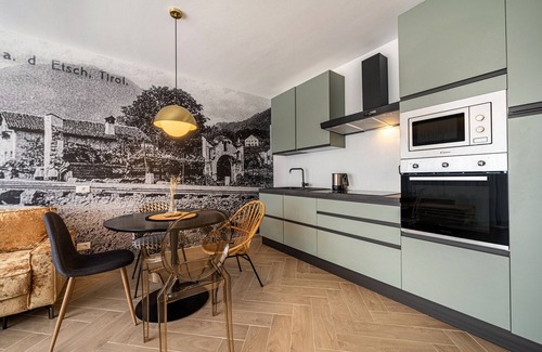 Lana Apartment | goldfinger individual Apartment with Mountain View, Pool, Wi-Fi, Balcony & Garden