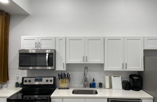 North Philadelphia West Apartment | Goldie Lux - Best Luxury Stay