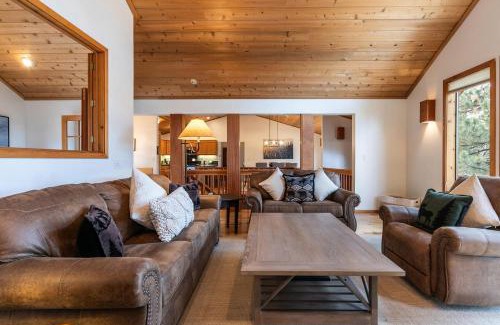 Truckee House | Goldmine - Luxury Northstar 4BR- Shuttle to Slopes- Gym Access- Pet Friendly