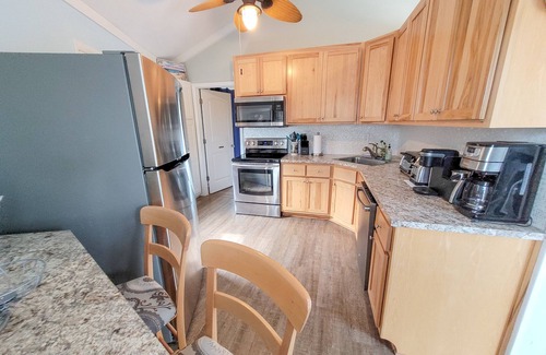 St. George Island House | GOLF CART included! 2-min BEACH walk, sleeps 6!