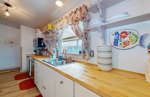 Leeward Sands House | Golf Cart Included, Pet Friendly, Private Pool