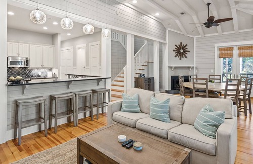 Forest District House | Golf Cart! Lots of privacy & on a quiet street! Bike to Dining & Beach!