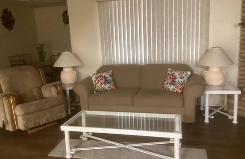 Bullhead City House | "Golf Club Nest" Chapparral Country Club Golf Course. 3 bedrooms, 2 baths home