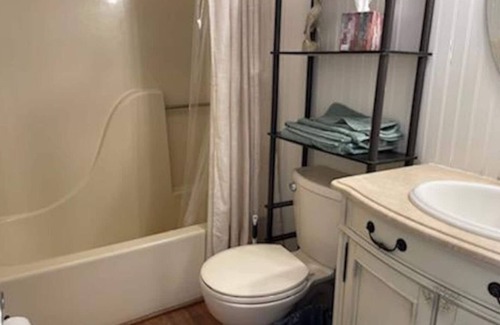 Little River Condo | Golf Colony Resort condo near Myrtle Beach