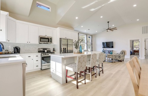 Auburn Apartment | Golf Course Across Street: Modern Auburn Apartment