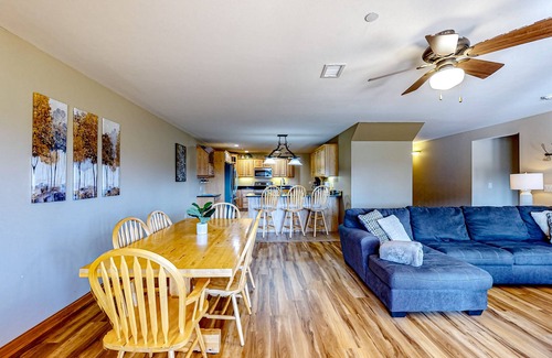 Arkdale Condo | Golf course-front condo with pool, hot tub, dock, tennis, golf, & private beach