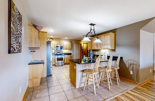 Arkdale Condo | Golf course-front condo with pool, hot tub, dock, tennis, golf, & private beach