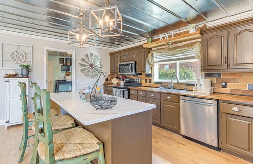 Chatsworth House | Golf Course Getaway w/Private Pool in Chatsworth!