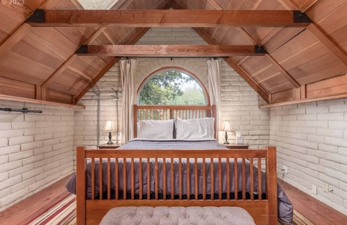 Amazon House | Golf Course Guest house