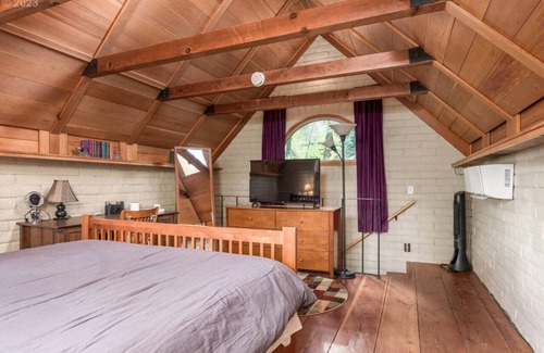 Amazon House | Golf Course Guest house