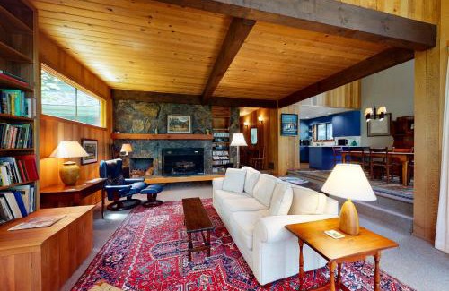 Black Butte Ranch House | Golf Course Home 148