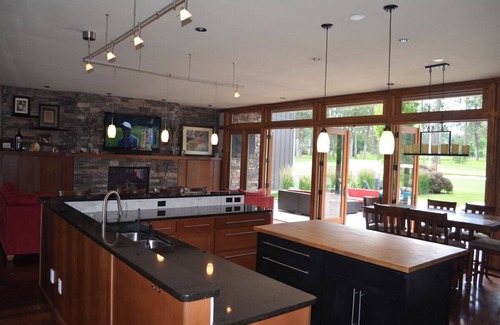 Moran Prairie House | Golf course mid-century modern executive home w/hot tub