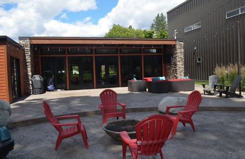 Moran Prairie House | Golf course mid-century modern executive home w/hot tub
