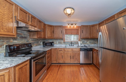 Townsend Cabin | Golf Course-Resort Pool-2 King Suites-Scenic Cabin in Townsend, TN River Tubing-6mi to National Park