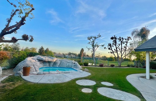 Eagle Ranch House | Golf Course View Home with Dual AC and SPA