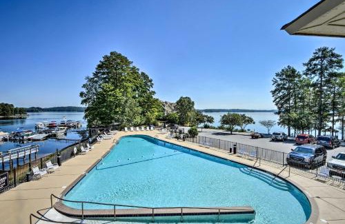 Salem Apartment | Golf Course View Modern Keowee Key Condo!