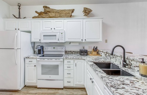 Carolina Forest Condo | Golf Course View & Pool Access: River Oaks Condo