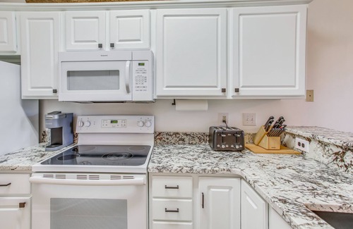 Carolina Forest Condo | Golf Course View & Pool Access: River Oaks Condo