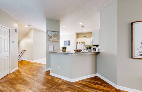 Red Hill House | Golf course-view townhouse with hot tub, outdoor pool, golf, balcony, W/D, & AC