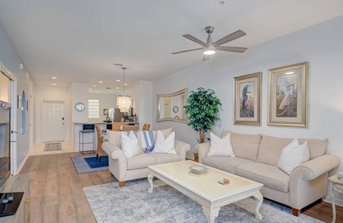 Rural Estates Villa | GOLF ENTHUSIASTS? PRESTIGIOUS VANDERBILT COUNTRY CLUB, 2 BED-2 BATH + DEN HOME