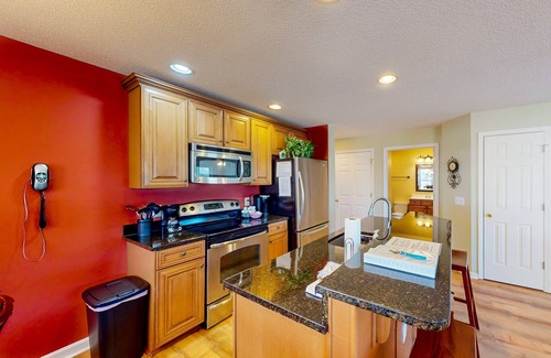 St. James Condo | Golf-front condo with fairway view, on-site pool, & screened balcony