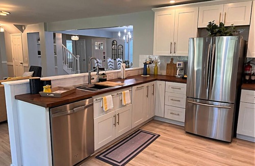 Red Hill Cottage | Golf~Game Room~Pet Friendly~CCU~Myrtle Beach~A/C