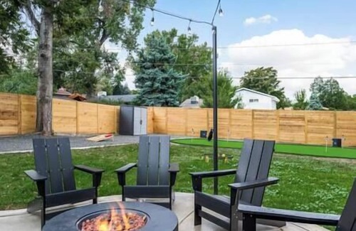 Applewood Villages House | Golf Haus! Mini Putt, Hot Tub, Fire Pit, Games & Family Fun!