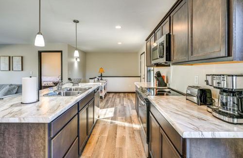 Friendship House | Golf, Hike and Boat Home with Fire Pit in Friendship