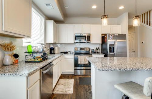 Dupont House | Golf, Hike and Explore Family Retreat in Denver