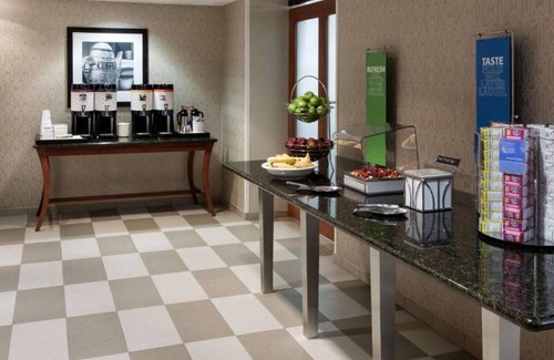 Quad Cities House | GOLF, SHOPS AND DINING IN DAVENPORT