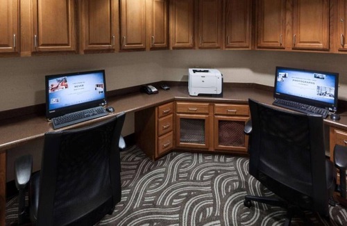 Quad Cities House | GOLF, SHOPS AND DINING IN DAVENPORT