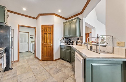 Lakeview  Jefferson County House | Golf-Side Luxe Escape Sleeps 13 Hot Tub & Theater