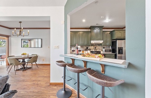 Lakeview  Jefferson County House | Golf-Side Luxe Escape Sleeps 13 Hot Tub & Theater