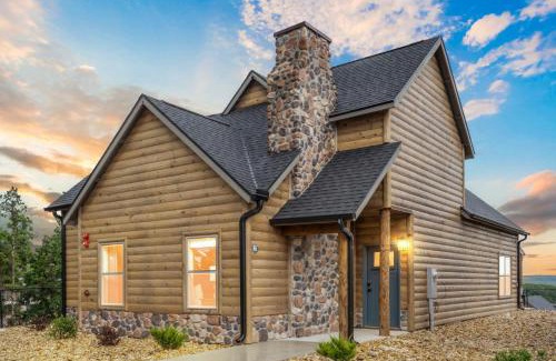 Table Rock House | Golf Simulator- Private Hot Tub- Lake Views- Free Daily Tickets- Close to Attractions