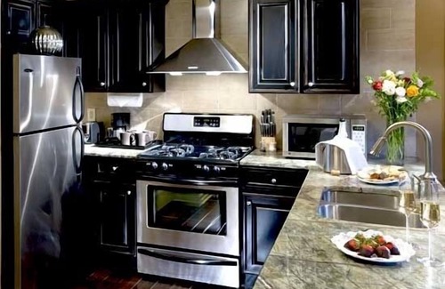 Hamburg House | Golf, Spa, Swim & Ski at Grand Cascades Crystal Springs Resort