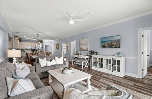 Central Myrtle Beach Condo | Golf & Sunshine - Spacious Condo Overlooking the Green