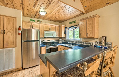 Guntersville Cabin | 'Golfer's Retreat' - Cabin in Resort
