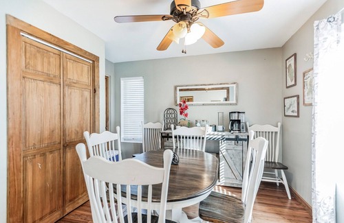 Waynesville House | Golfing~ Hot Tub ~ Fenced Yard ~Stocked Kitchen ~9mi to Park