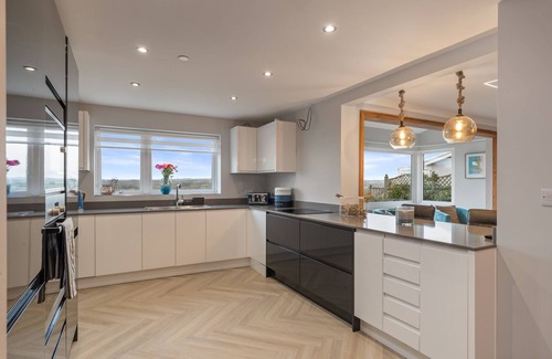Saundersfoot Cottage | Golwg Y Môr - Sea View Cottage with Hot Tub