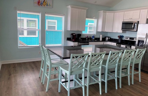 Port Bolivar House | Gone Fishin’ | Bright Beachfront Retreat on the Gulf – Sleeps 8