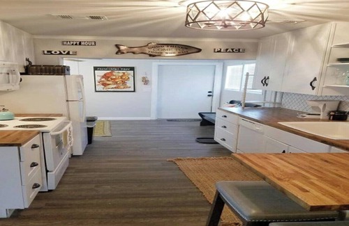 Lanark Village Condo | Gone Fishing/Coastal Cottage