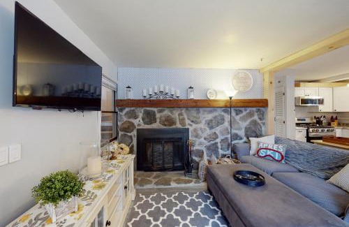 West Dover House | Gone Ski inn