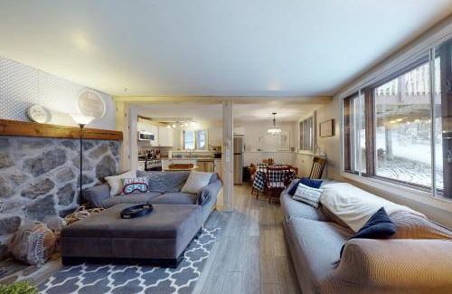 West Dover House | Gone Ski inn