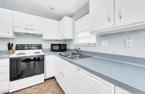 San Juan House | Gone to the Beach cozy small home located near beach