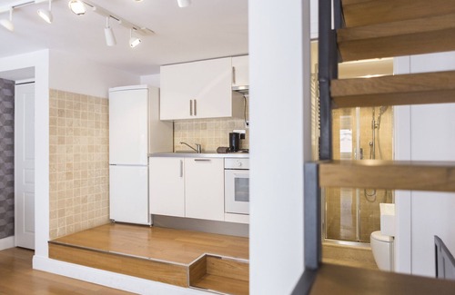 Rione V Ponte Apartment | Gonfalone Residence Vittoria