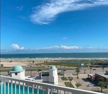 Galveston Apartment | Good Day Sunshine - Emerald 712