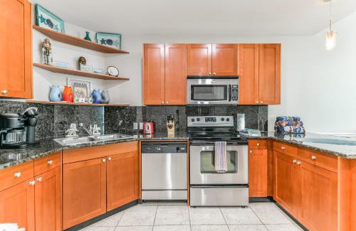 Galveston Apartment | Good Day Sunshine - Emerald 712