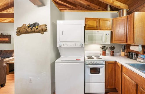Bryson City Cabin | Good life cabin 2 · Bryson City cabin with hot tub and fire pit