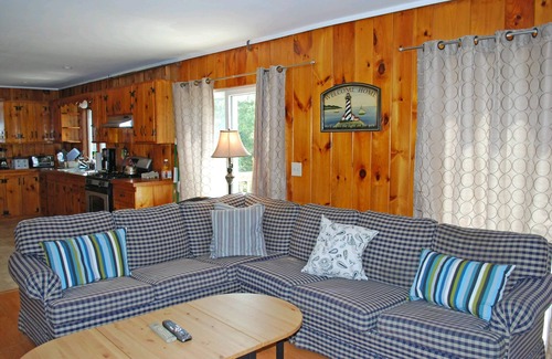 West Tisbury House | Good Place for Couples ,Solo Adventures,Business Travelers